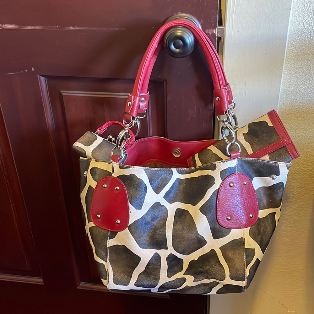 Giraffe and red handbag with wallet and coin purse